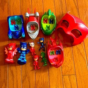 Very gently loved lot of PJ mask vehicles and 6 superheroes characters & Mask